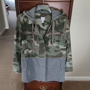 Evereve Camouflage and Gray Hooded Jacket